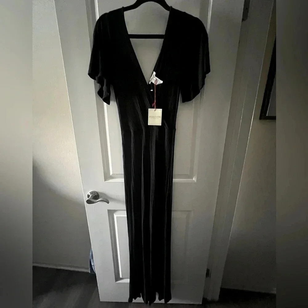 Black V-neck tie back ribbed jumpsuit - Size Small